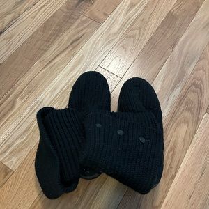 Black button UGGS